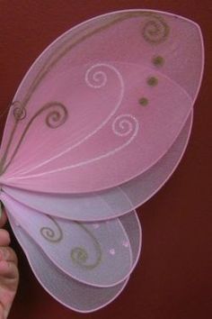 Close-up of layered fairy wings. Several panels of the same or different shapes can be combined. Diy Baby Costumes, Diy Fairy Wings, Fairy Costume Diy, Fairy Wings Costume, Fairy Girls, Same Or Different, Costume Tutu, Diy Wings, Costume Wings