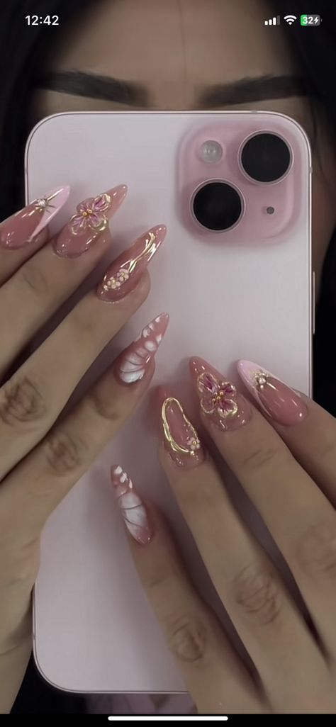 Jelly Flower Nails, Nails Acrylic Summer 2024, Leo Zodiac Nails, Nail Inspo Summer 2024, Nail Ideas At Home, Nails Inspo Fall, Latte Nails, Almond Nails Trendy, Holiday Nail Ideas