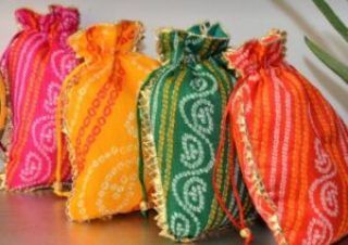 Bride Fashion Photography, Indian Wedding Favors, Diy Diwali Decorations, Desi Wedding Decor, Potli Bag, Indian Gifts, Bridal Mehendi Designs, Diy Bags Patterns, Return Gifts