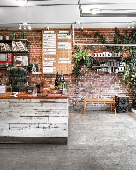 Coffee Shop Tile Wall, Brick Cafe Exterior, Exposed Brick Coffee Shop, Brick Wall Cafe Interior, Brick Wall Coffee Shop, Brick Cafe Interior, Interior Design Brick Wall, Brick Wall Cafe, Brick Coffee Shop