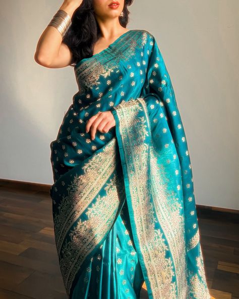 Desicore Aesthetics Goals!! | Save and send these saree pose ideas to a saree lover 🫶✨ Pure silk saree of the day- is a rama green mulberry banarasi in never seen before cutwork border on top, which doubles up as a broad border on the bottom. The saree has a stunning 1000 buta weave with a sleek but royal palla. 🧿🍀✨ #fyp #explore #iwearhandloom #handloomlove #puresilksaree #sareedraping #sareeposes #howtopose #archeedrapes Saree Pose Ideas, Saree Pose, Saree Poses, Pure Silk Saree, Banarasi Sarees, Pose Ideas, Pure Silk Sarees, Cut Work, Silk Saree