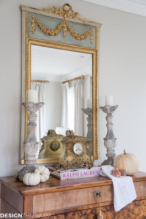 Decorating with Mirrors | Create French Country charm with decorative mirrors. Use an antique mirror or reproduction gold mirrors in 19th century style to create the look. ----- #frenchmirrors #vintagemirrors #antiquemirrors #gildedmirrors #decoratingwithmirrors #mixingantiqueswithmodern #frenchdecoratingideas #frenchdecor #elegantdecor #frenchcountry French Country Desk, French Style Living Room, Farm House Livingroom, Country Interior Design, Modern French Country, French Farmhouse Decor, Trumeau Mirror, French Country Dining, Style Living Room