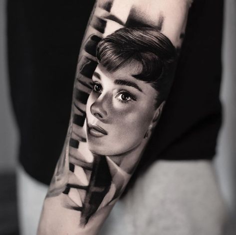 9,031 Likes, 120 Comments - Inal Bersekov (@inalbersekov) on Instagram: “➖ Audrey Hepburn ➖ @soaudreyhepburn . Another queen I made a while ago, from my archives! Can you…” American Style Tattoo, Photo Realism Tattoo, Tattoo Artists Near Me, Black White Tattoos, Tattoo Photography, Trendy Tattoo, Trash Polka, Tattoo Magazines, Grey Tattoo