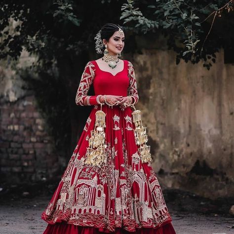 SetMyWed.com (@setmywed) • Instagram photos and videos Mehandi Function Dresses Mehndi Outfit, Bridal Suits Punjabi, Bridal Lehenga Online, Bridal Lehenga Designs, Bridal Chura, Latest Bridal Lehenga, Wedding Lehenga Designs, Indian Bride Outfits, Punjabi Bride