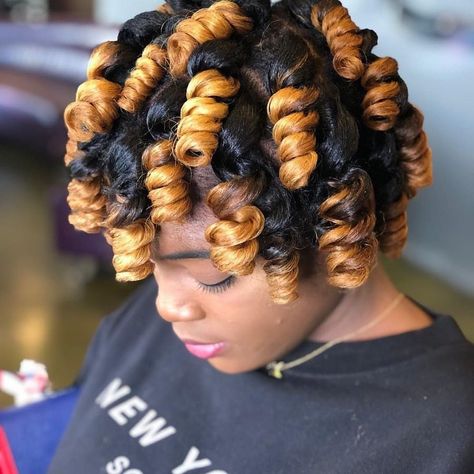 Natural Hair Jewelry, Latest Hairstyles For Ladies, Corkscrew Curls, 4c Hair Care, Hair Elixir, Natural Hair Short Cuts, Dread Hairstyles, Natural Styles, Natural Hair Inspiration