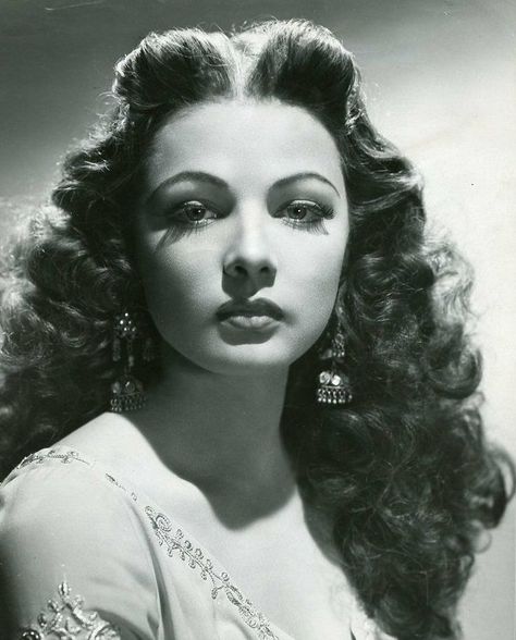 Old Hollywood Hair, 25th Bday, Classic Portrait, Gene Tierney, 50s Women, Old Hollywood Actresses, Photo Star, Vintage Hollywood Glamour, Hollywood Hair