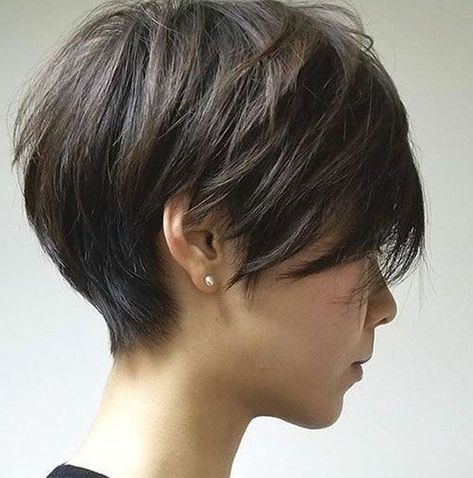 Brown Hair Pixie Haircut, Short Layered Haircuts For Women, Kort Bob, Short Layered Bob Haircuts, Layered Haircuts For Women, Layered Bob Haircuts, Long Pixie Cuts, Bob Haircut With Bangs, Short Layered