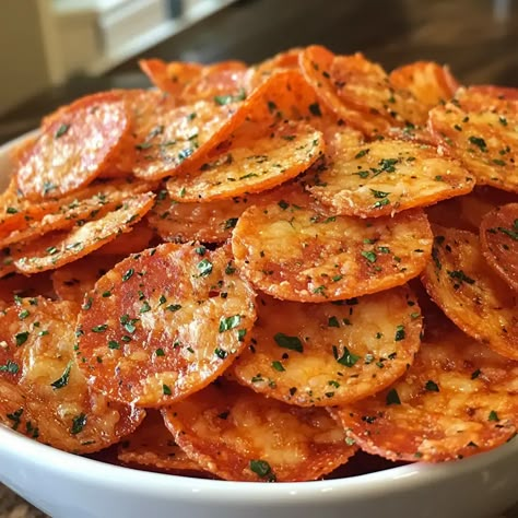 Pepperoni and Cheese Crisps – PHUIIS BLOG Pizza Chips Recipe, Pepperoni And Cheese Crisps, Cheese Pepperoni Chips, Pepperoni Snacks, Pepperoni Crisps, Pepperoni Appetizers, Pepperoni Chips, Pepperoni And Cheese, Pizza Chips