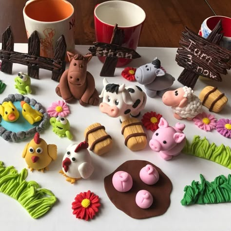 Farm Animals Cake, Farm Animal Cakes, Tractor Cake, Satin Ice Fondant, Animals Cake, Farm Cake, Fondant Animals, Animal Cupcakes, Birthday Cake Decoration