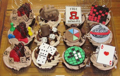 Game Night Cupcakes - Board Games Cake And Candy Table Ideas, Game Night Party Food, Game Cupcakes, Games Night Party, Games Night Ideas, Game Theme Birthday Party, Games Cafe, Board Game Birthday, Game Board Ideas