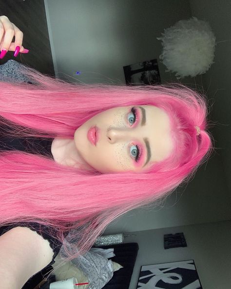 Pastel Bubblegum Pink Hair, Pink Hair Inspiration, Bubblegum Pink Hair, Pastel Purple Hair, Mermaid Hair Color, Pink Coloring, Pastel Pink Hair, How To Curl Short Hair, Balayage Hair Dark