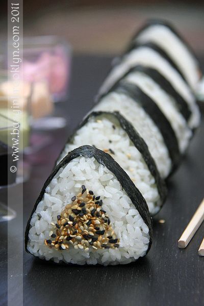 Sushi! Onigiri Filling, Purim Recipe, Hamantaschen Recipe, Sandwich Cookies Filling, Cookie Pizza, Sushi Roll, Sushi Recipes, Jewish Recipes, Sushi Rice