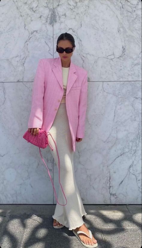 Pink Blazer Outfit, Maria Kragmann, Casual Brunch Outfit, Streetwear Mode, Blazer Outfit, Classy Work Outfits, Looks Street Style, Pink Blazer, Blazer Outfits