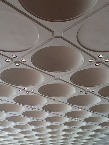 Wonderful ceiling details - The Museum of Islamic Art, Doha, Qatar. Designed by I. M. Pei Parking Ceiling Design, Strip Lighting Ceiling, Trendy Ceiling Design, Living Room False Ceiling Design, Room False Ceiling Design, Fiber Optic Ceiling, Room False Ceiling, False Ceiling Design Ideas, Floating Ceiling