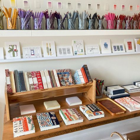 Bari Zaki Studio en Instagram: “Glimpses & Whimsies of the shop, in the shop @barizaki #bookbinder #bookbinding #postcards” Bookbinding Studio, Paper Swan, Book Binder, Book Binding, Shop Ideas, Art Studios, Books, Instagram, Home Decor