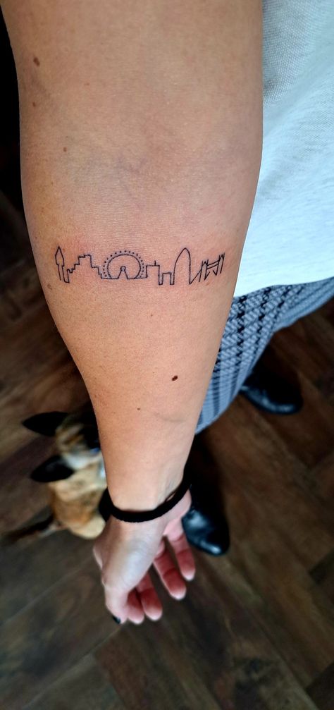 Single-line tattoo London skyline London Tattoo Ideas, London Skyline Tattoo, Running London, England Tattoo, Vienna Tattoo, Train Tattoo, Bridge Tattoo, Skyline Tattoo, Running Tattoo