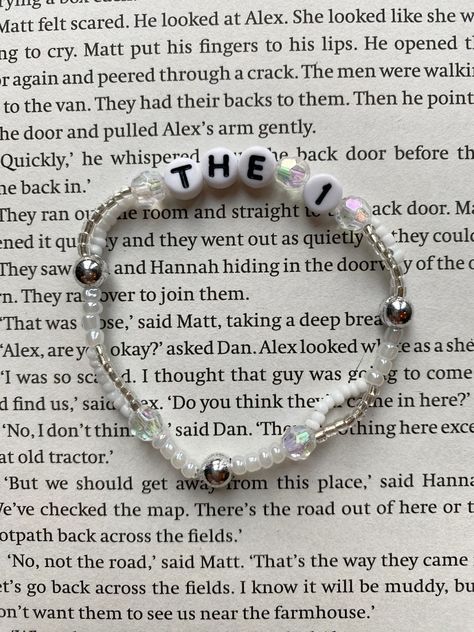 Taylor Swift Number Bracelets, Taylor Swift Themed Bracelets, Taylor Swift Beaded Bracelet, Bracelet Ideas Taylor Swift, Taylor Swift Bracelets Ideas, Eras Bracelet Ideas, Eras Tour Bracelet Ideas, Taylor Swift Eras Tour Bracelets, Taylor Swift Bracelet Ideas