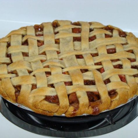 Terry, one of our readers, is looking for a fig pie recipe. I have not yet made this recipe, but it comes highly recommended from my friend Lynn's website: Eat Like a Native. This site features real Louisiana cooking by local folks. If you haven't visited, please feel free. I put out a bulletin over... Fig Recipes Fresh, Fig Ideas, Pie Dessert Recipes, Fig Pie, Fig Season, Fig Tart, Louisiana Cooking, Dessert Pie Recipes, Fig Cake