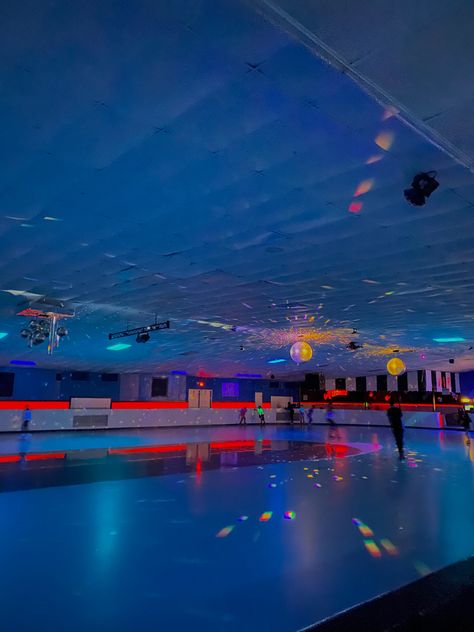 Roxanne Wolf Aesthetic, Roller Skate Rink, Nyc Bday, Skate Rink, Vida Aesthetic, Roller Skating Rink, Logan's Run, Love Radio, Soul Punk