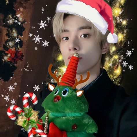 Enhypen Jake Christmas, Jake Enhypen Christmas, Jake Christmas, Christmas Profile, Christmas Icons, Kpop Icons, Profile Pic, Vintage Christmas Decorations, Computer Wallpaper