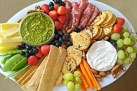 nibbles platter for budget entertaining Pre Dinner Nibbles, Nibbles Platter, Nibbles Ideas, Easy Dinners To Cook, Christmas Nibbles, Ramen Dinner, Nibbles For Party, Breakfast Easy, Snack Platter