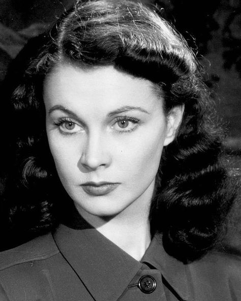 Female Movie Stars, Hollywood Cinema, Vivien Leigh, Old Hollywood Stars, Classic Actresses, Gone With The Wind, Black And White Portraits, Golden Age Of Hollywood, 인물 사진