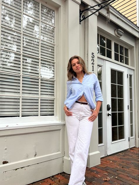 Matilda djerf outfit. Button down top. White jeans. Brown leather. Belt. Adidas sambas outfit. Winter outfit. Spring outfit. Matilda Djerf Outfit, Sambas Outfit, Adidas Samba Outfit, Samba Outfit, Adidas Sambas, Jeans Brown, Matilda Djerf, Brown Leather Belt, Outfit Winter