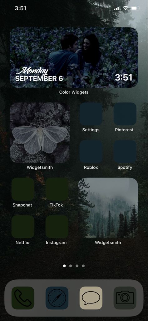 Rainy Homescreen Layout, Rainy Widgets, Rainy Day Aesthetic, Cool Lock, Iphone Home Screen Layout, Theme Background, Homescreen Layout, Phone Inspiration, Homescreen Iphone