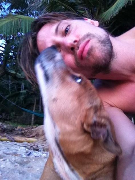 Neil and a dog :P Niel Newbon, Yoga Downward Dog, Neil Newbon, Jungle Beach, Detroit Being Human, Metal Gear Rising, Downward Dog, Detroit Become Human, Im Going Crazy