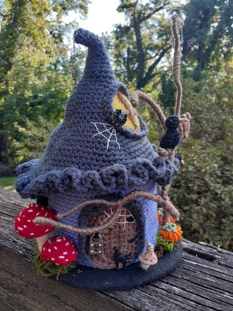 Tea Cosy Crochet, Crochet Fairy, Crochet Halloween, Crochet Mushroom, Halloween Crochet Patterns, Crochet Goodies, Crochet Amigurumi Free, Crochet Fall, Holiday Crochet