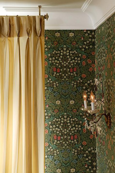 Craftsman Wallpaper, Sarah Richardson Design, William Morris Wallpaper, Luxe Living Room, Sarah Richardson, Morris Wallpapers, Dining Room Wallpaper, With Wallpaper, Gold Curtains