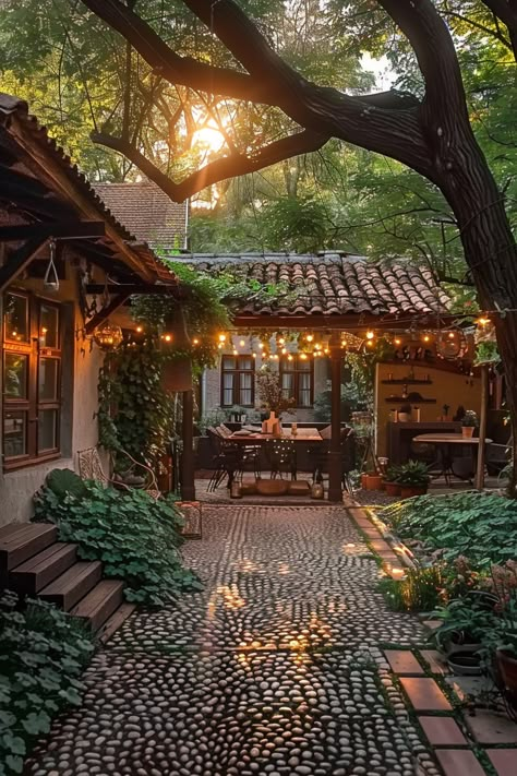 Get inspired by courtyard gardens design ideas that enhance your courtyard house and create a serene outdoor retreat. 🌟🏠 Tiny House Courtyard, Mountain Courtyard, Courtyard Style Homes, Greek Courtyard Garden, Stone Courtyard, French Style Courtyard, Home With Courtyard, House With Garden In The Middle, Cottage Courtyard