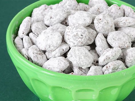 Puppy Chow 150 Calorie Snacks, 500 Calorie, Puppy Chow, Think Food, Köstliche Desserts, Ww Recipes, Eat Dessert, Healthy Treats, Weight Watchers Meals