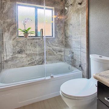 Bathtub Glass Door Ideas, Glass Door Bathtub, Frameless Shower Doors Bathtub, Bathtub With Glass Door, Tub With Glass Door, Glass Bathroom Door, Frameless Glass Door, Glass Bathtub, Bathtub Ideas