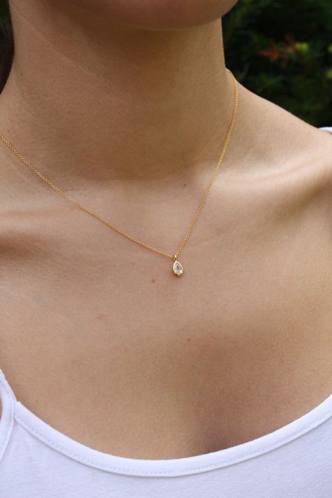 Tiny Drop Minimalist Necklace, Dainty Crystal Quartz Teardrop Pendant, Layering Everyday Jewelry, April's Birthstone, Gift for her, Silver This dainty and delicate layering necklace features a tiny clear crystal quartz teardrop bezel framed in your choice of gold filled or sterling silver. The petite pendant is suspended from a dainty chain in the finish of your choice. Ideal layering necklace and perfect for everyday wear, you can wear it day to night and it is extremely simple, yet versatile. Small Dainty Necklaces, Simple Formal Jewelry, Pretty Dainty Necklaces, Silver Necklaces Simple Pendant, Simple Dainty Necklace, Dainty Bridesmaid Jewelry, Simple Beautiful Necklaces, Small Dainty Necklace, Dainty Everyday Necklace