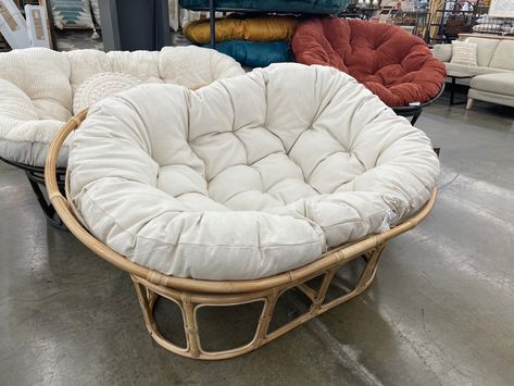 Comfy Round Chair, Papasan Chair Aesthetic, Circle Bed Aesthetic, Papasan Chair Bedroom, Reading Nook Chair, Bowl Chair, Bucket Chair, Circle Bed, Girls Apartment