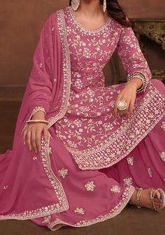 Indian Heavy Suits, Colorful Punjabi Suit, Heavy Suit Design, Punjabi Suit Colour, Party Wear Suits Designer, Punjabi Clothes, Sari Ideas, Indian Fits, Georgette Palazzo