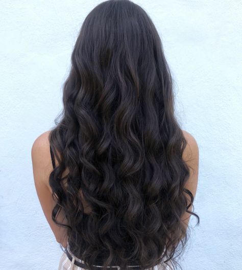 Magestic Trendy Free Hairstyle Ideas|hairstyles beauty|hairstyle trends Soft Waves Hair, Black Hair Curls, Curled Hairstyles For Medium Hair, Loose Curls Hairstyles, Long Hair Waves, Light Curls, Bold Hair Color, Beach Wave Hair, Curls For Long Hair