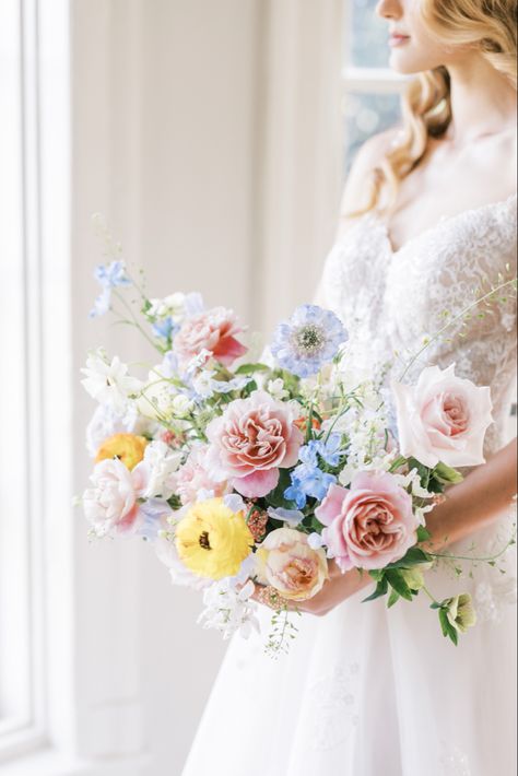 Pastel Boutonniere, Romantic Bridal Bouquet, Bridgerton Theme, Bridgerton Wedding, Pastel Palettes, Bouquets Ideas, Cornwall Wedding, Pastel Bouquet, Floral Bridesmaid Dresses