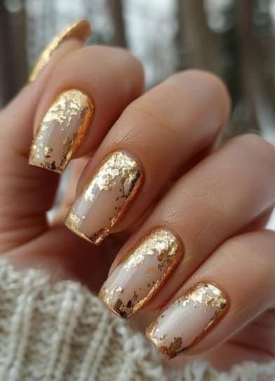 Fall Nails With Gold Flakes, Fresh Nail Designs, Gold French Tips, Golden Nails Designs, Gold Foil Nails, September Nail Ideas, Foil Nail Designs, White Nails With Gold, Fresh Nail