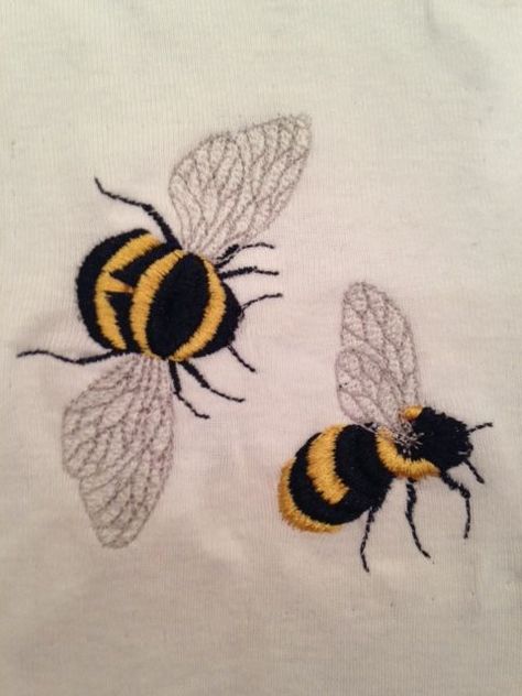 Embroidery Bumble Bee, Embroidery Bee Pattern, Bees Embroidery, Bumble Bee Embroidery, Broderie Anglaise Fabric, Bee Embroidery Design, Bugs Embroidery, Embroidered Bee, Crewel Embroidery Kits