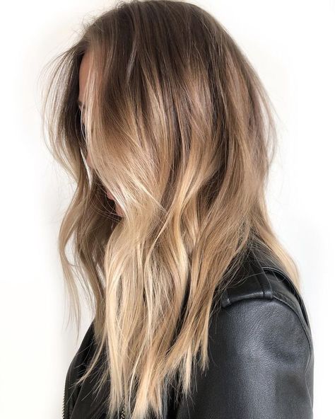 Painted Balayage Blond, Easy Blonde Balayage, Blond Balayage With Dark Roots, Golden Blonde Hair Balayage, Fall 2022 Hair Colors, Blonde Balayage Straight Hair, Winter Blonde Balayage, Lived In Blonde Balayage, Lived In Balayage