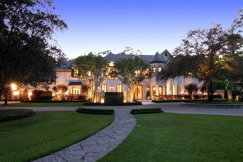 Memorial leads the way as million-dollar homes sales boom Billion Dollar Homes, Jeff Bagwell, Million Dollar House, Houston Real Estate, Million Dollar Homes, Expensive Houses, House Goals, My Dream Home, Houston Tx