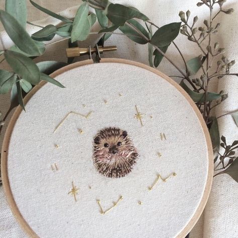 Hand Embroidery Projects, Pola Sulam, Cute Embroidery, Animal Embroidery, 자수 디자인, Simple Embroidery, Sewing Embroidery Designs, Hand Embroidery Art, Hand Embroidery Patterns