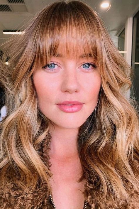 Half Up With Bangs, Beach Waves Medium Hair, Waves Medium Hair, Hair With Waves, Medium Hair With Bangs, Curls With Bangs, Loose Wavy Curls, Messy Beach Waves, Hairstyle With Bangs