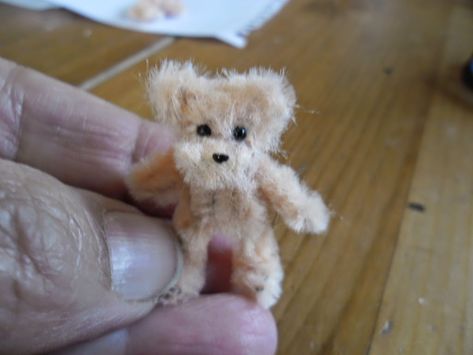 What you will need : Chenille stems. Go for the nice fluffie ones Tweezers Tacky glue Small scissors. Beads for... Chenille Stem Crafts, Tiny Teddy Bear, Pipe Cleaner Art, Pipe Cleaner Animals, Teddy Bear Crafts, Chenille Crafts, Mini Teddy Bears, Tiny Teddies, Baby Bears