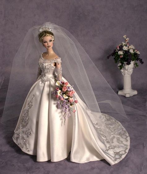 Vestidos de novia que vas a querer arrebatarle a Barbie Barbie E Ken, Doll Wedding Dress, Barbie Bridal, Barbie Wedding Dress, Wedding Doll, Barbie Bride, Barbie Mode, Barbie Wedding, Bride Dolls