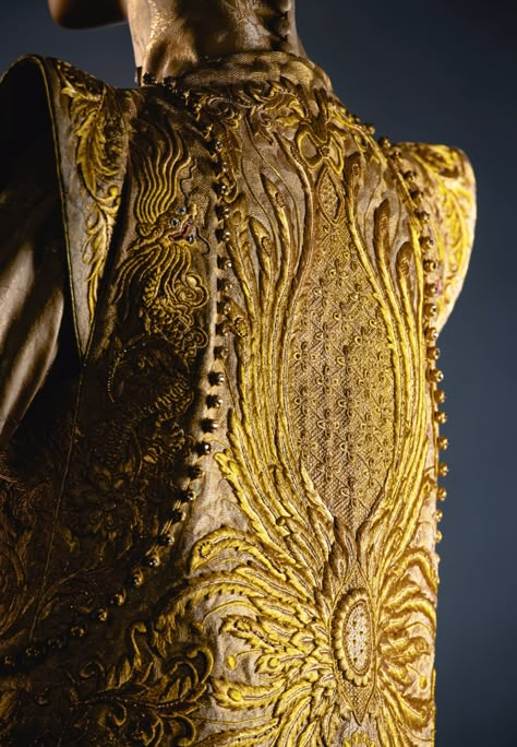 Golden Elf, Chinese Palace, Guo Pei, Golden Design, Bridal Dress Fashion, Dress Gold, Gold Work, Gold Embroidery, Embroidery Fashion