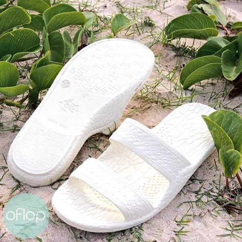 Sandals - White Jandals -- Pali Hawaii Hawaiian Jesus Sandals Hawaiian Sandals, Pali Hawaii Sandals, White Jesus, Jesus Sandals, Sandals Outfit, Womens Stilettos, Sport Sandals, New Version, Water Shoes