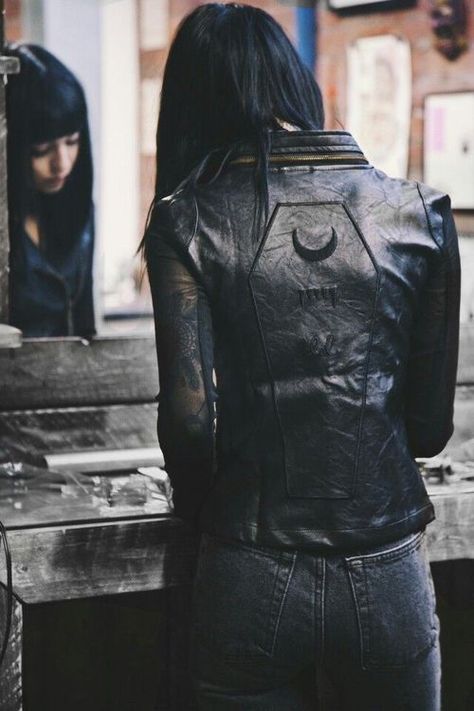 Love !!! I want! Look Grunge, Fashion Things, Goth Style, Kleidung Diy, Cooler Look, Looks Chic, Coven, Dark Fashion, Black Leather Jacket